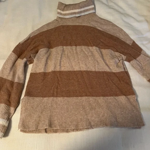 JCrew Women’s Turtleneck Sweater Tan and Camel Stripe size XS - Picture 5 of 7